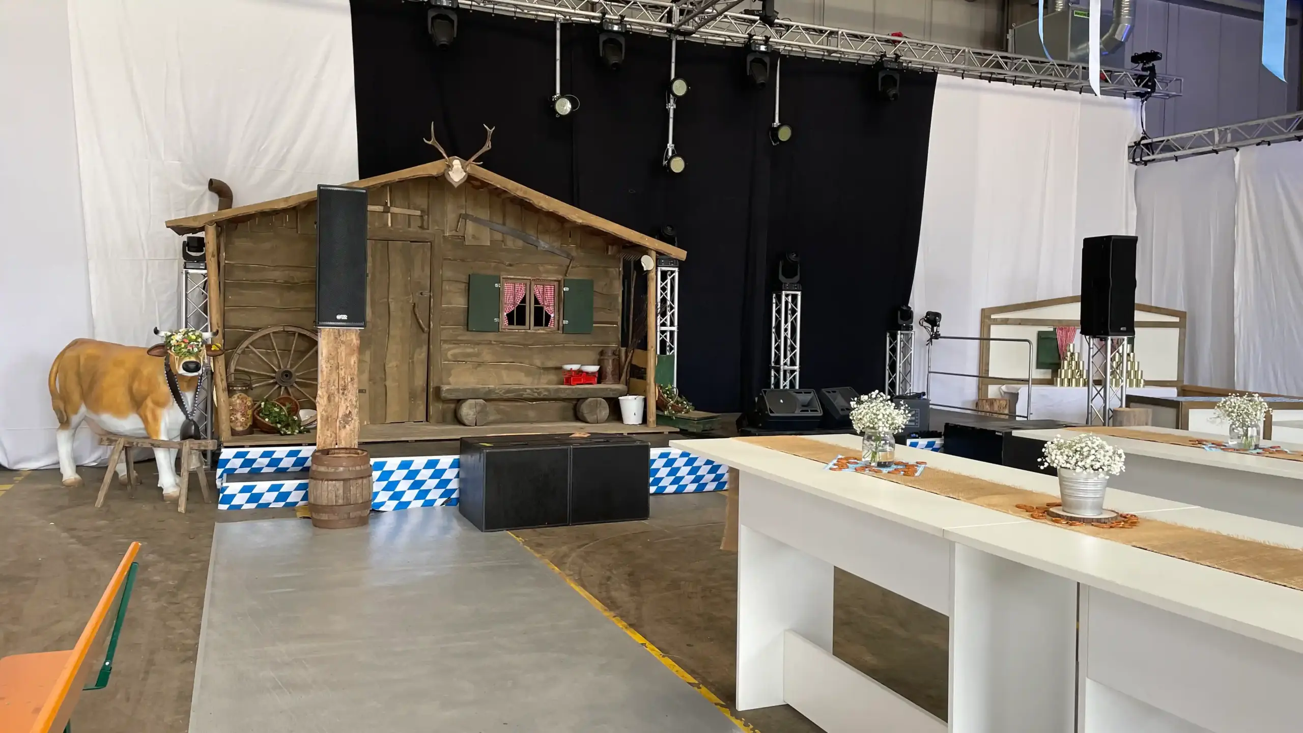 DJ Dobbi zur Firmenfeier in Chemnitz im Oktoberfest Stil mit RCF Anlage