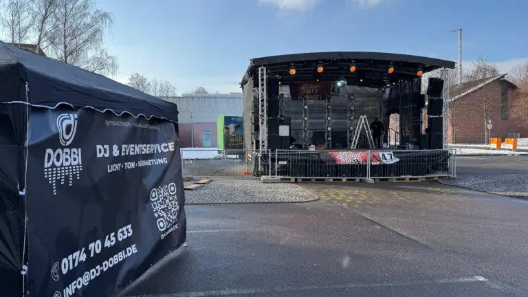 buehne-und-technik-zum-straßenfasching-mit-dj