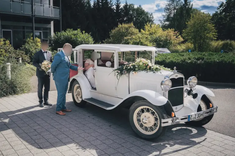 hochzeitsauto-zur-hochzeit-burg-gnandstein